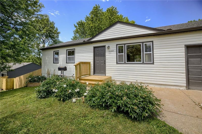 16008 E 32nd St, Independence, MO 64055