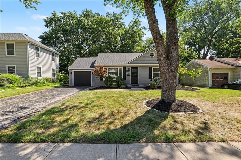 7215 Linden St, Prairie Village, KS 66208