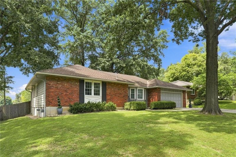 7228 Woodward St, Overland Park, KS 66204