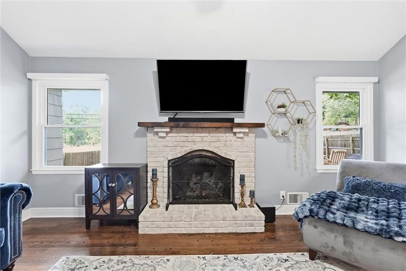 7228 Woodward St, Overland Park, KS 66204