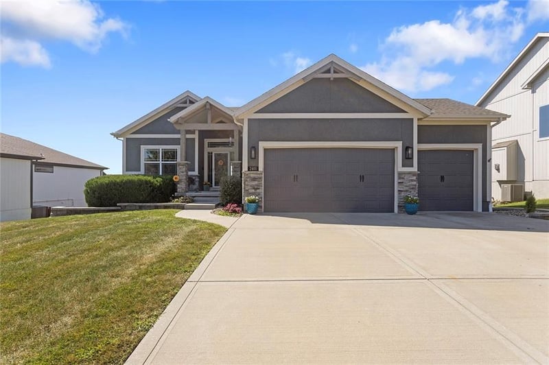 2401 NE 112th St, Kansas City, MO 64155