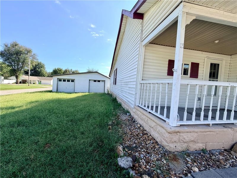 923 E Walnut St, Rich Hill, MO 64779