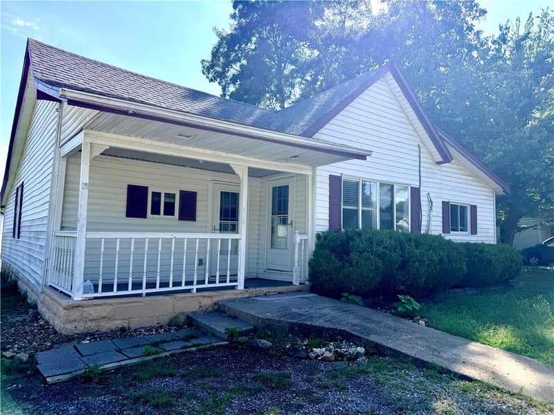 923 E Walnut St, Rich Hill, MO 64779