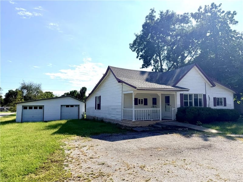 923 E Walnut St, Rich Hill, MO 64779
