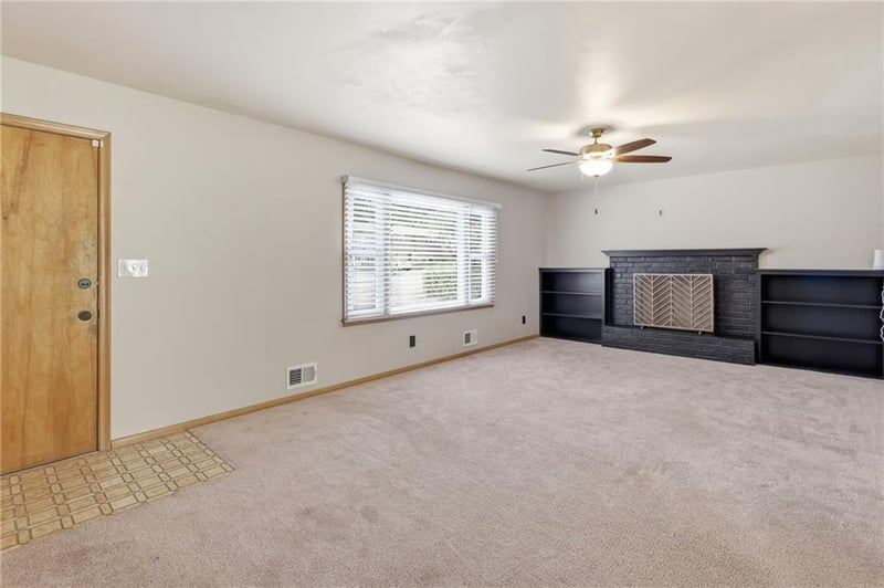 8910 W 48th St, Merriam, KS 66203