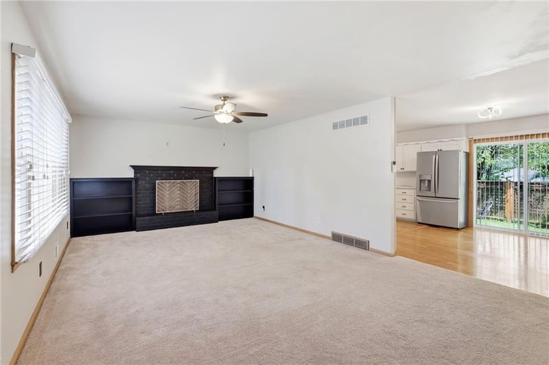 8910 W 48th St, Merriam, KS 66203