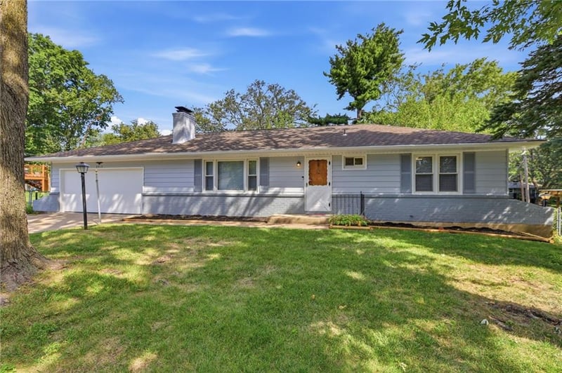8910 W 48th St, Merriam, KS 66203