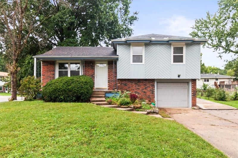 5200 NE 56th Pl, Kansas City, MO 64119