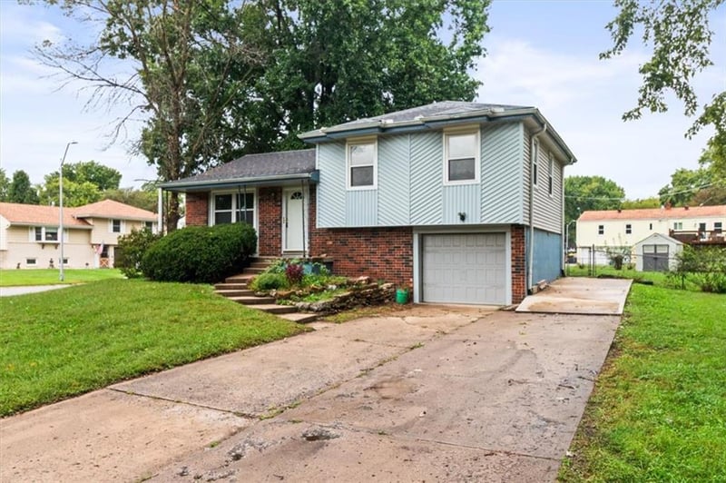 5200 NE 56th Pl, Kansas City, MO 64119