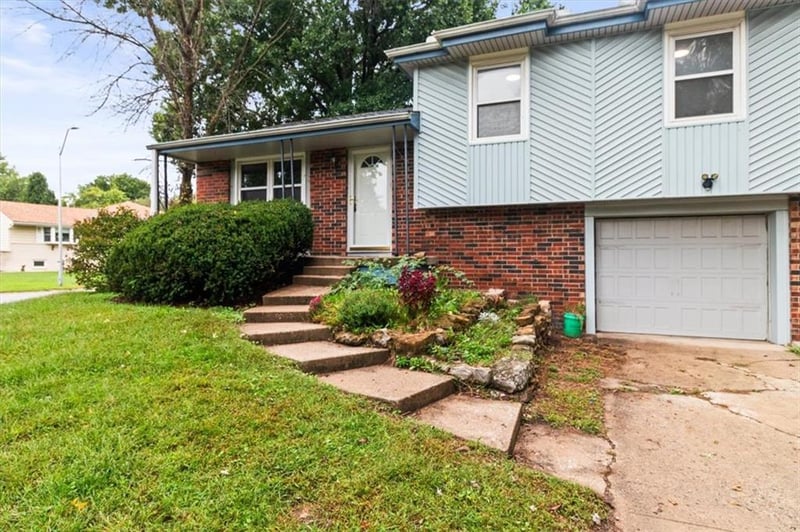 5200 NE 56th Pl, Kansas City, MO 64119