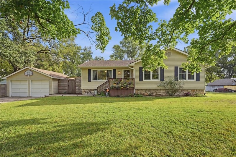 11811 E 53 St, Kansas City, MO 64133