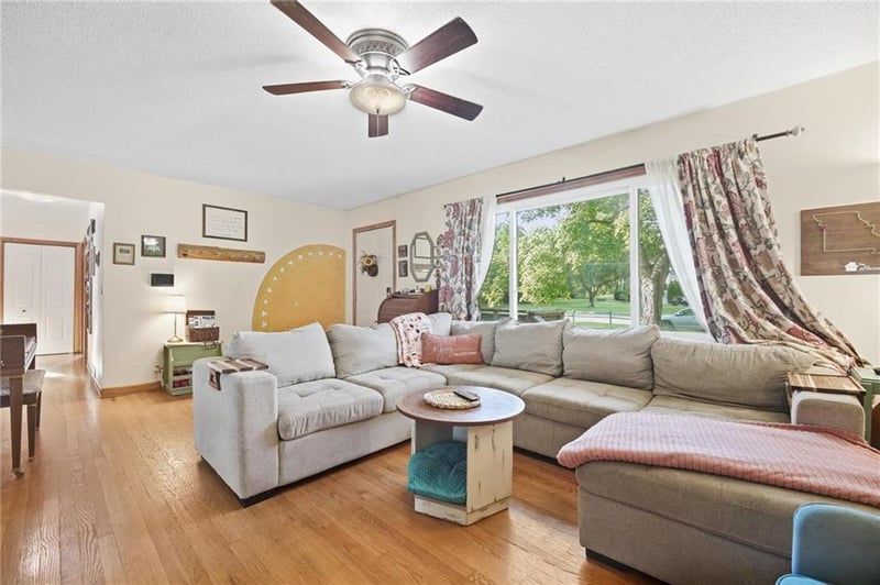 11811 E 53 St, Kansas City, MO 64133