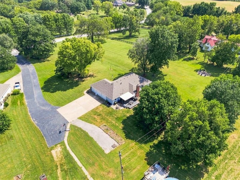 702 2nd Ave S, Greenwood, MO 64034