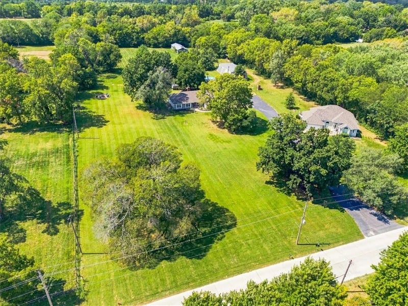 702 2nd Ave S, Greenwood, MO 64034