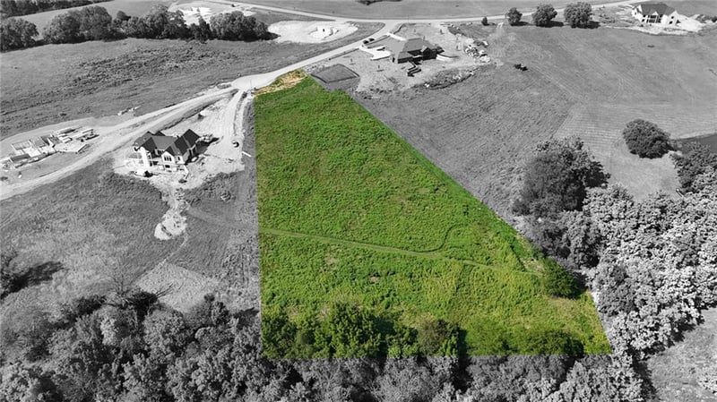 14713 Emerald Ct, Smithville, MO 64089