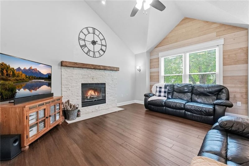 105 SE Harvard Dr, Blue Springs, MO 64014