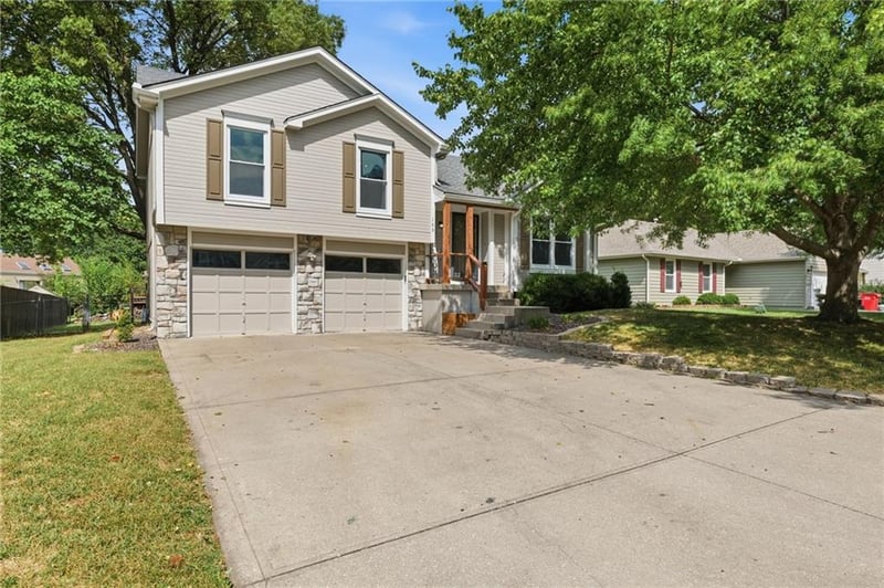 105 SE Harvard Dr, Blue Springs, MO 64014