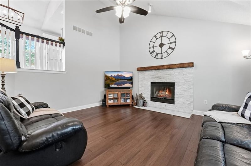 105 SE Harvard Dr, Blue Springs, MO 64014