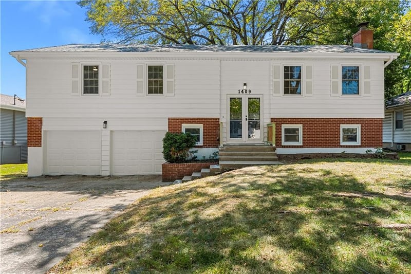 1409 W Alta Ln, Olathe, KS 66061