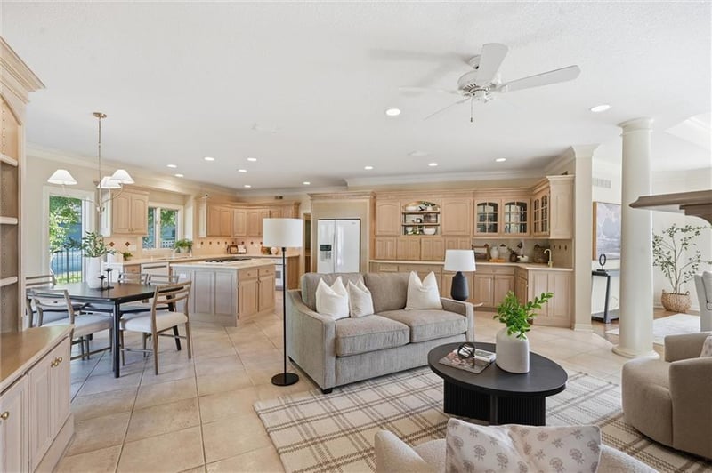 11507 Cedar St, Leawood, KS 66211