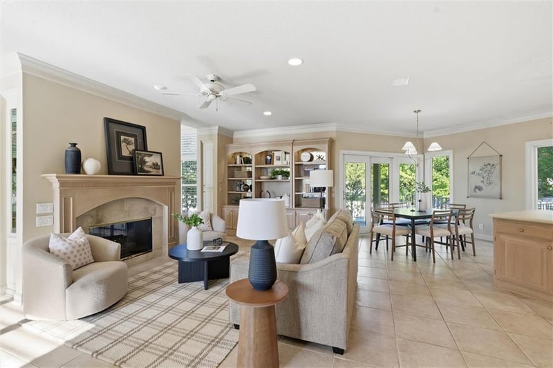 11507 Cedar St, Leawood, KS 66211