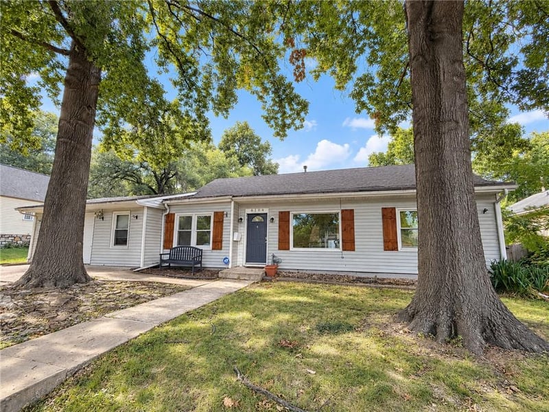 6104 W 53rd Ter, Mission, KS 66204