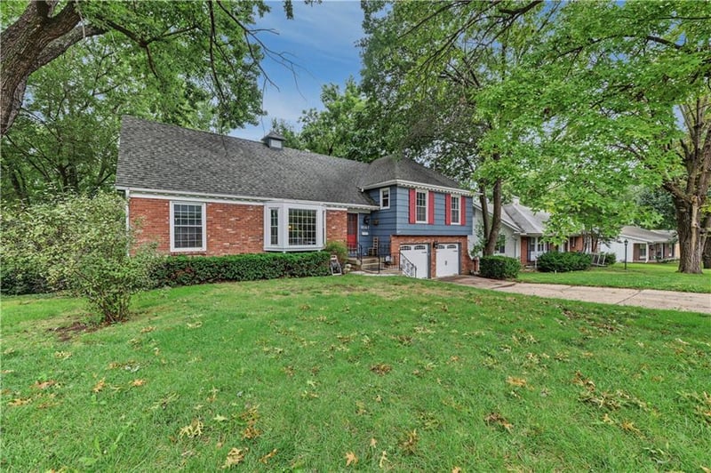 9147 Westbrooke Dr, Overland Park, KS 66214