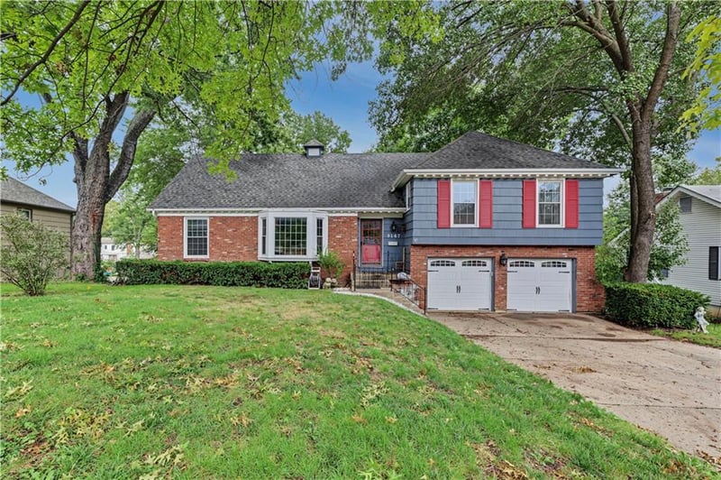 9147 Westbrooke Dr, Overland Park, KS 66214