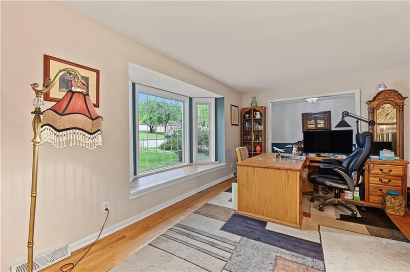 9147 Westbrooke Dr, Overland Park, KS 66214
