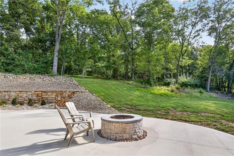 7355 NW Brightwell Rd, Parkville, MO 64152