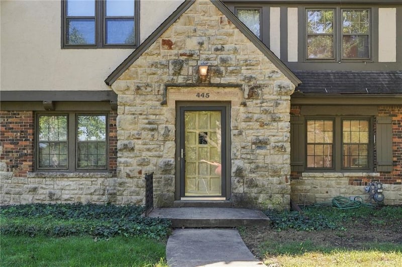 445 W 66th Ter, Kansas City, MO 64113