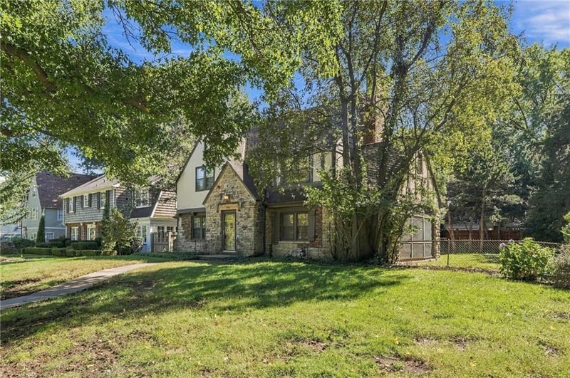 445 W 66th Ter, Kansas City, MO 64113