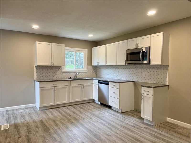 209 NE Hill St, Kansas City, MO 64116