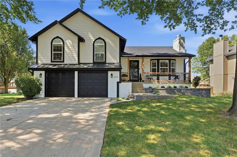 1308 NE Foxwood Dr, Lee's Summit, MO 64086
