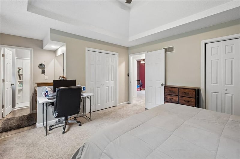 1226 NW 70th St, Kansas City, MO 64118