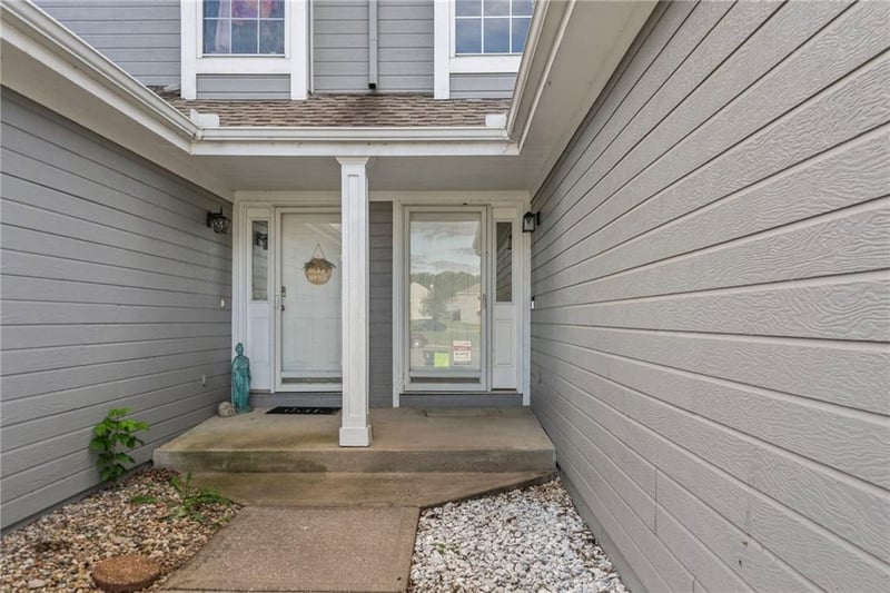 5792 NW Plantation Cir, Lee's Summit, MO 64064