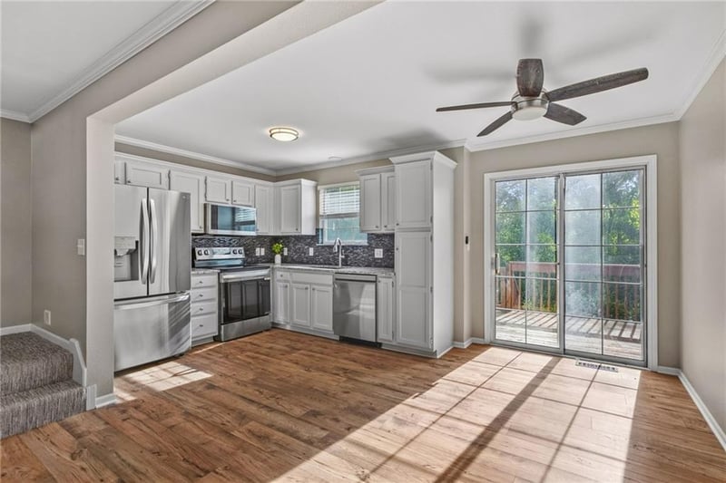 5792 NW Plantation Cir, Lee's Summit, MO 64064