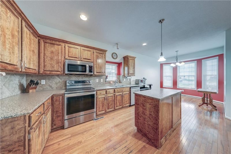 1516 NW Primrose Ln, Blue Springs, MO 64015