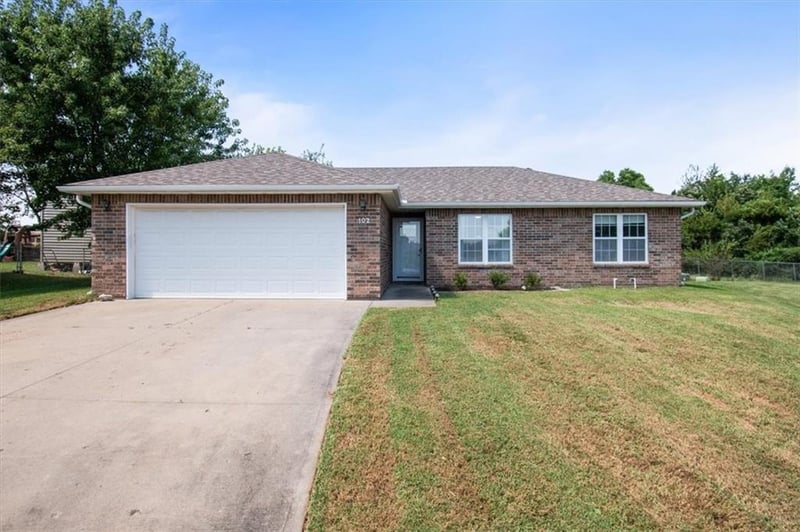 102 Shady Lane Dr, Warrensburg, MO 64093