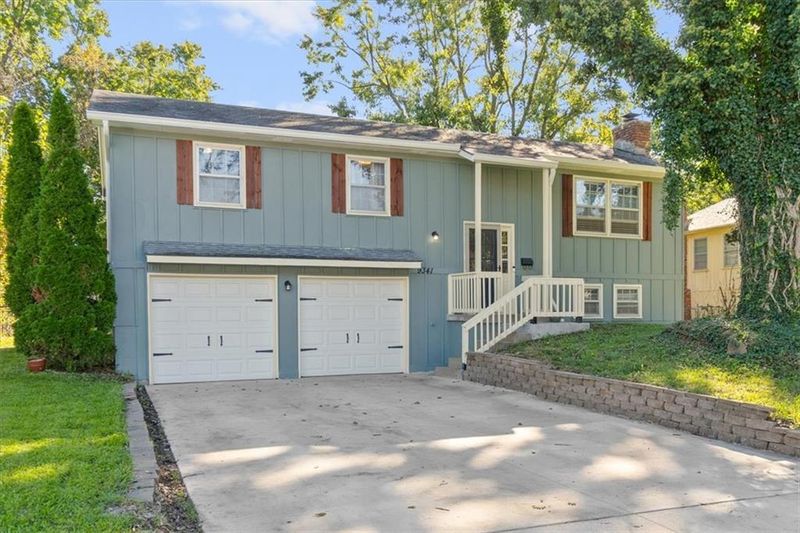 9341 Mullen Rd, Lenexa, KS 66215