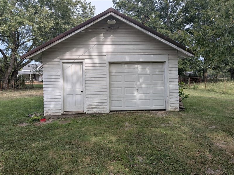 12291 Hume St, Hume, MO 64752