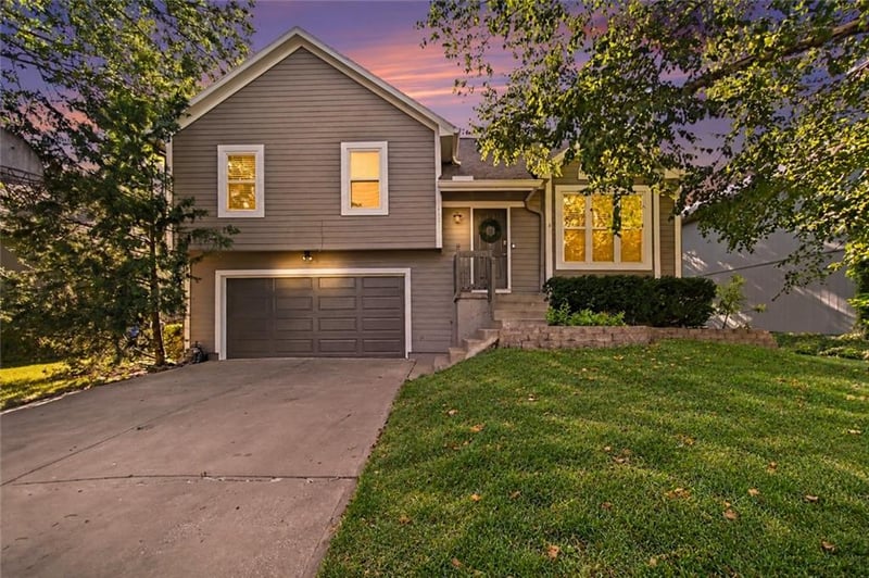 16137 S Mahaffie St, Olathe, KS 66062