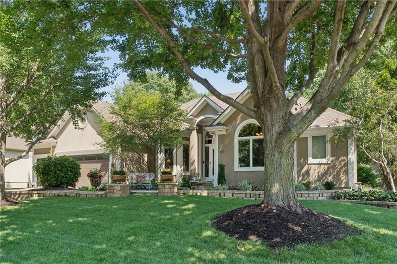 14809 Linden St, Leawood, KS 66224