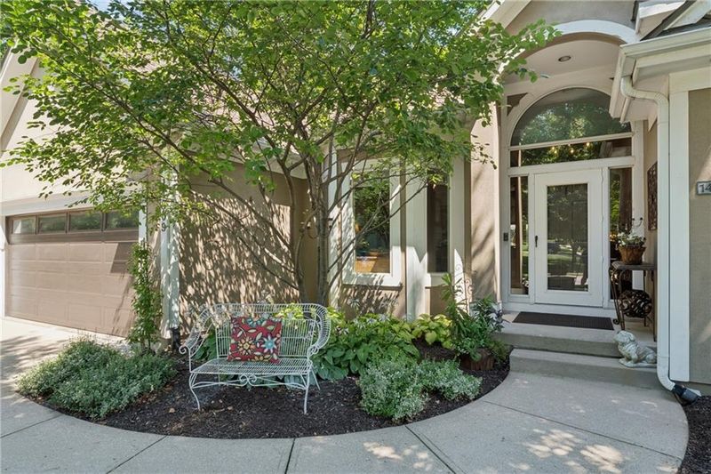 14809 Linden St, Leawood, KS 66224