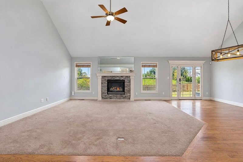 4383 SW Creekview Dr, Lee's Summit, MO 64082