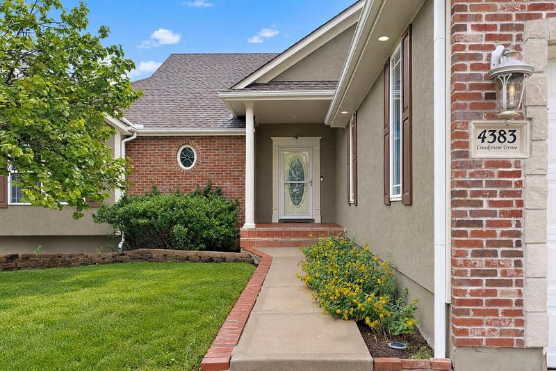 4383 SW Creekview Dr, Lee's Summit, MO 64082