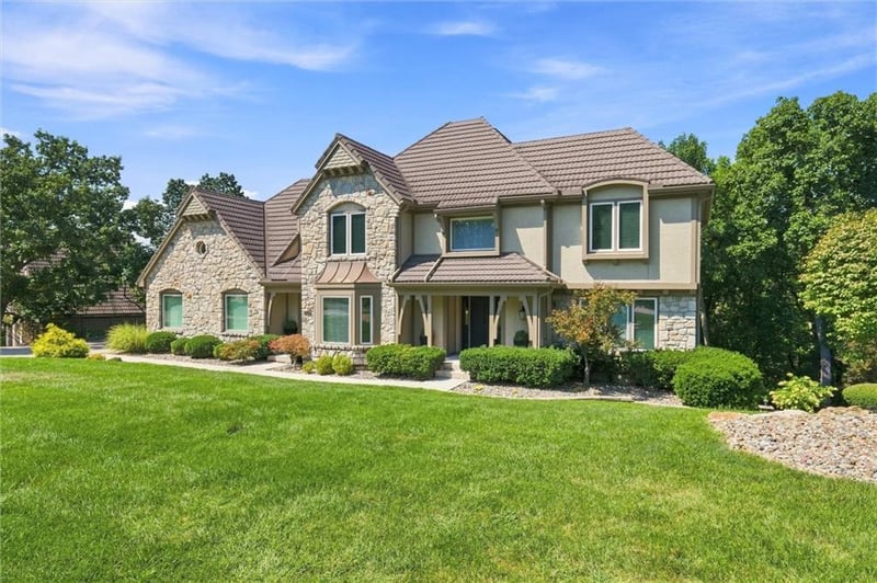 12520 Sherwood St, Leawood, KS 66209