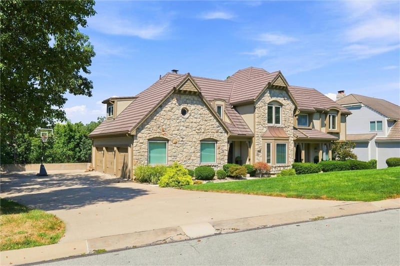 12520 Sherwood St, Leawood, KS 66209