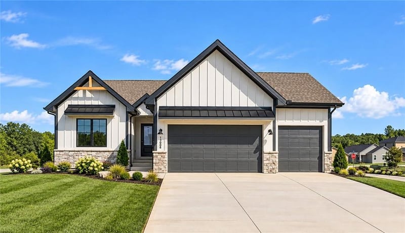 1300 Larkspur Pl, Raymore, MO 64083