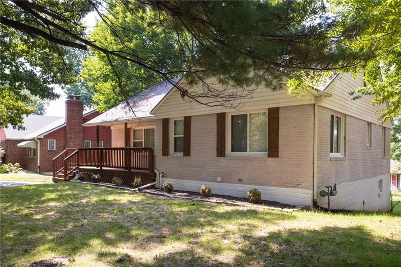 319 E Bellevista Dr, Independence, MO 64055